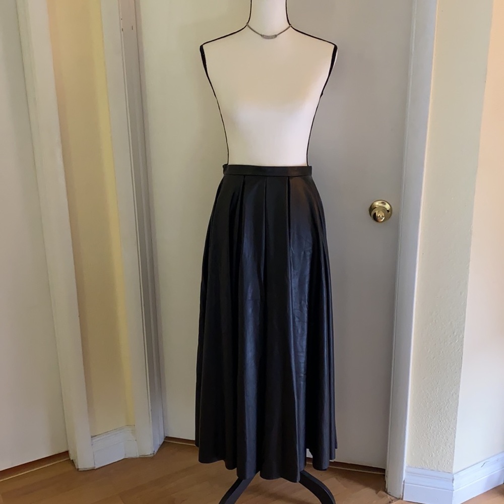 Diane Kruger faux leather skirt